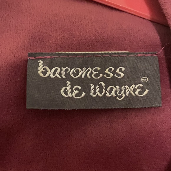 Beautiful suit only wore 2 times like new it’s not red it mauve OBO - Picture 11 of 11